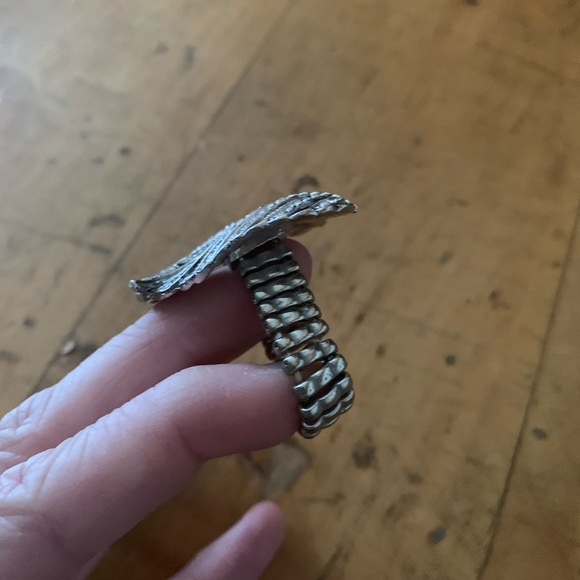 Rhinestone heart shaped angel wing elastic ring - Picture 5 of 7